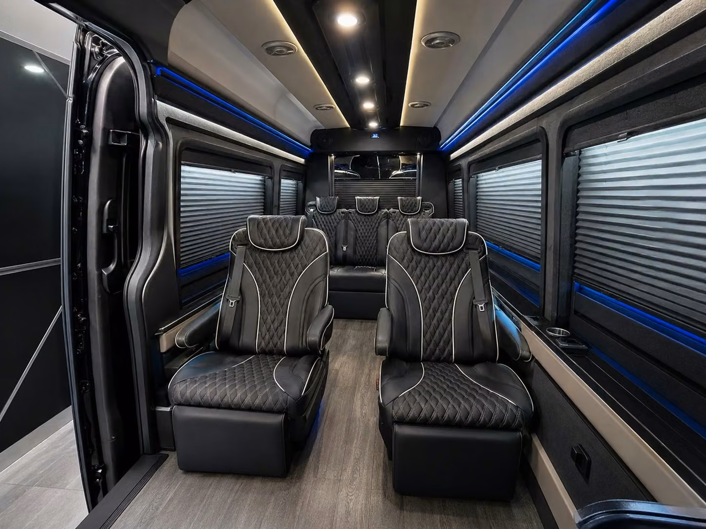 keeping large groups together for corporate and convention airport transfers in palm bay